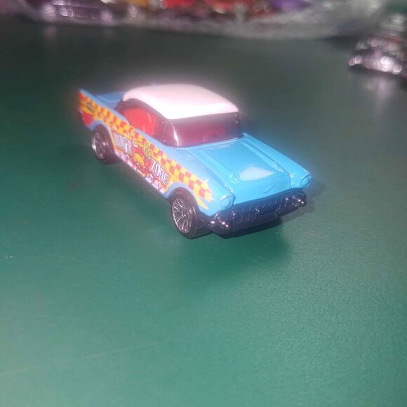 Matchbox 1997 Burger Zone 1957 Chevy Bel Air - Picture 6 of 10